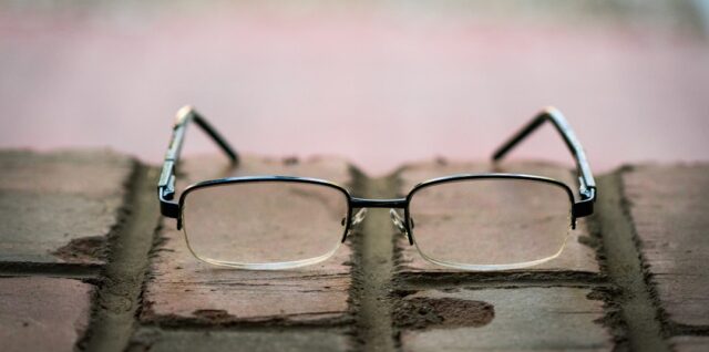 shallow focus photo of eyeglasses with silver frames